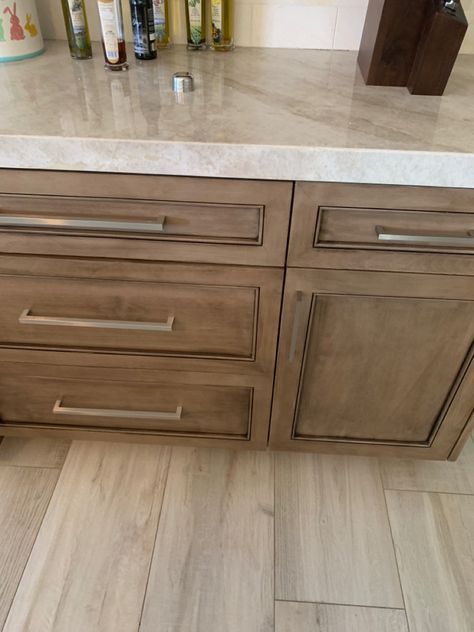 Stained Kitchen Cabinets, White Oak Kitchen, Maple Kitchen Cabinets, Brown Kitchen Cabinets, Lake House Kitchen, Ideas For Bathroom, Staining Cabinets, Oak Kitchen Cabinets, Cabinet Color