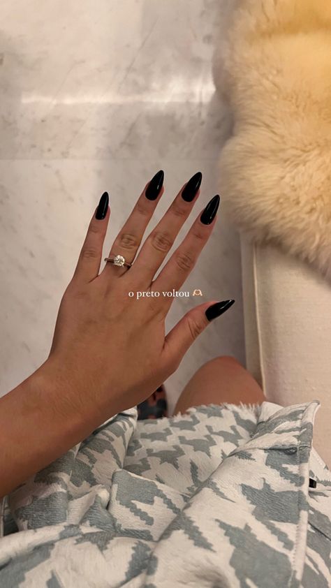 Long Black Nails, Paznokcie Hello Kitty, Black Almond Nails, Black Gel Nails, Black Nails With Glitter, Black Stiletto Nails, Matte Black Nails, Black Acrylic Nails, Nagel Tips