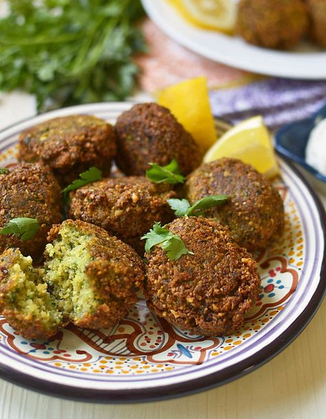 Lebanese Falafel Recipe, Recipe Vegetables, Homemade Falafel, Recipes Veggie, Veggie Recipe, Dinner Vegetarian, Tahini Recipe, Falafel Recipe, Lebanese Food