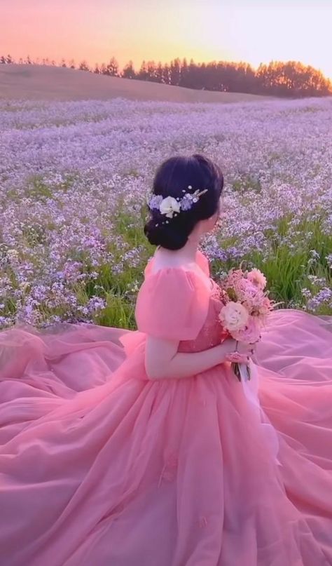 Princess Videos, Sparkle Wedding Dress, Princess Flower, Pose Fotografi, Girly Pictures, Fairy Dress, Girls Dpz, Long Gown, Girly Photography