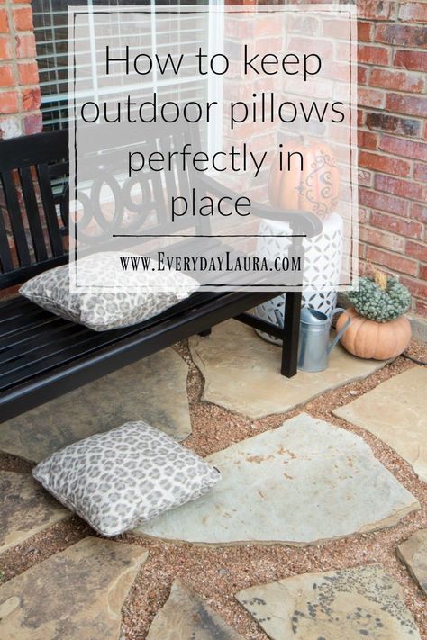 Fromt Porch Ideas, Patio Pillows Outdoor, Front Porch Chairs, Outdoor Styling, Simple Decorating, Porch Chairs, Porch Rocker, Outdoor Patio Ideas, Outside Furniture