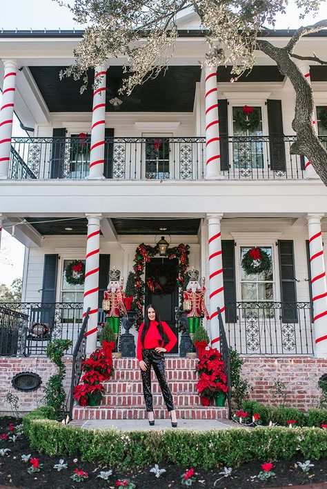 Column Decoration Ideas Christmas, Porch Pillars Christmas Decorations, Christmas Front Porch Pillars, Christmas Decor Pillars Outdoor, Porch Column Christmas Decorations, Christmas Outdoor Column Decor, Christmas Porch Columns, Decorating Pillars For Christmas, How To Decorate Columns For Christmas