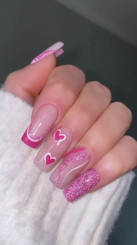 30 Pretty Nail Art Designs to Inspire You Girly Nail Art, Barbie Pink Nails, Deluxe Nails, Pink Nail Art Designs, Barbie Nails, Pink Glitter Nails, Barbie Core, Purple Acrylic, Heart Nail