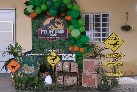 Jurassic World Theme Party, Jurassic World Party Ideas, Dinosaur Birthday Theme, Dinosaur Balloons, Jurrasic Park, Dinosaur Themed Birthday Party, Dinosaur Theme Party, World Party, Dino Party