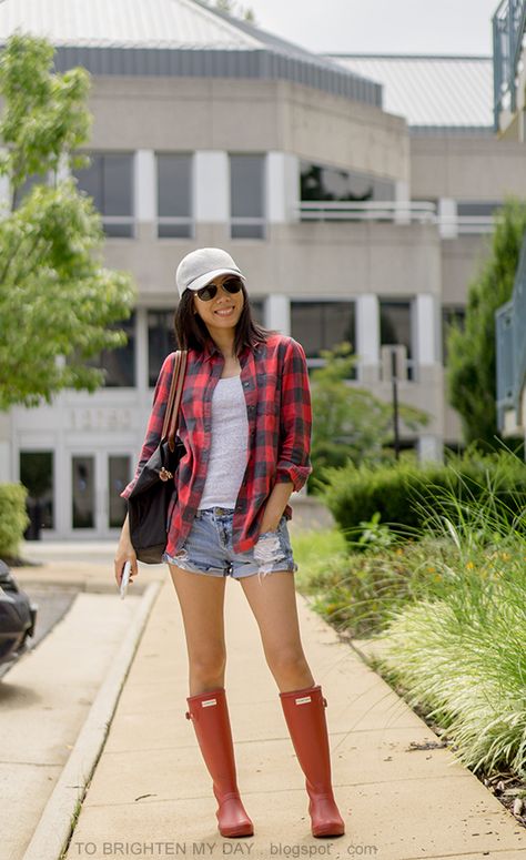 Rain Boots Outfit, Rainboots Outfit, Summer Boots Outfit, Rain Boot Outfit, Red Hunter Boots, Red Checked Shirt, Hunter Boots Outfit, Red Rain Boots, Hiking Boots Outfit