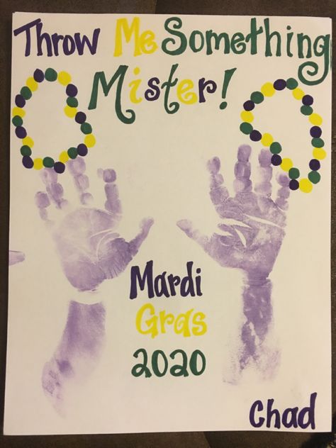 Throw me something Mister handprint craft Mardi Gras Classroom, Throw Me Something Mister, Mardi Gras Activities, Mardi Gras Kid, Madi Gras, Mardi Gras Centerpieces, Mardi Gras Crafts, Mardi Gra, Mardi Gras Food