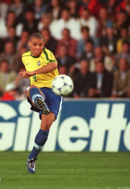 4.317 fotos e imágenes de Ronaldo Nazário De Lima - Getty Images Ronaldo, Lima, Soccer Field, Getty Images, Soccer, Football