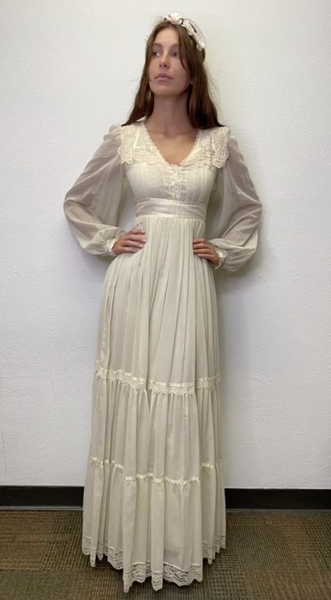 Daisy Jones And The Six Wedding, Daisy Jones Wedding Dress, 70s Inspired Wedding Dress, 70s Formal Fashion, 70s Style Wedding Dress, Daisy Jones Fashion, Camilla Dunne, Vintage Wedding Dress 1970s, Wedding Dresses 70s