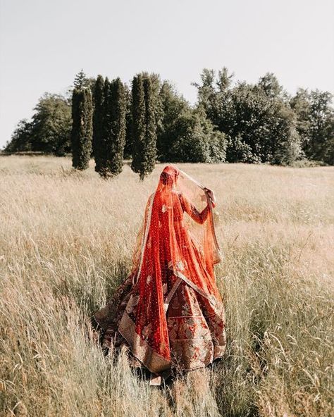 Dulhan Photoshoot, Shaadi Photography, Bride Shots, Punjabi Aesthetic, Bride Morning, Rimple Harpreet, Bridal Aesthetic, Event Attire, Anand Karaj