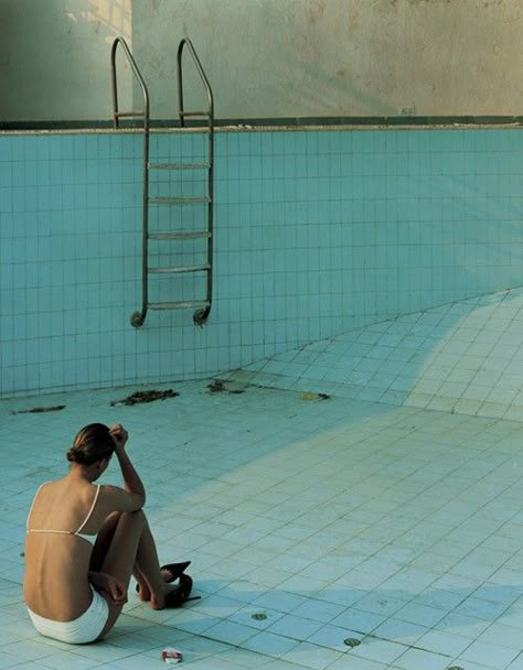 Empty Pool, Pool Shoot, Patti Hansen, Vogue India, 인물 사진, Laura Lee, Photography Inspo, Editorial Photography, Editorial Fashion