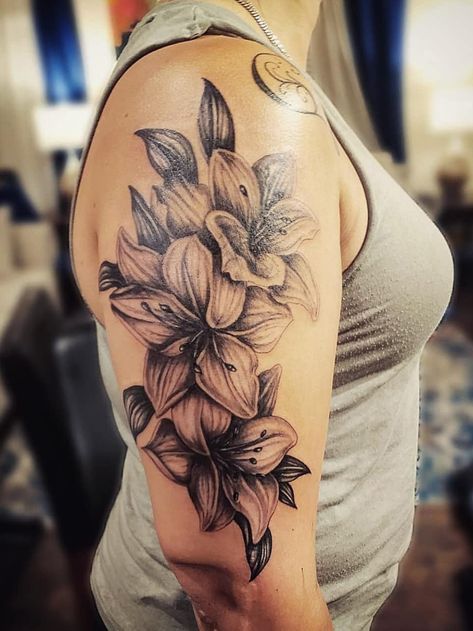 Realistic Lily Tattoo, Lilly Tattoo On Shoulder, Lily Back Tattoo, Lily Tattoo Sleeve, Child Tattoos, Time Clock Tattoo, Stargazer Lily Tattoo, Lilly Tattoo, Tiger Lily Tattoos