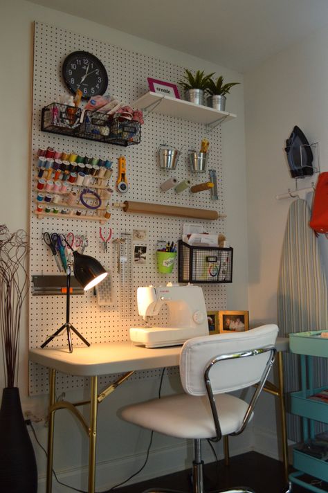 Small Sewing Room Design, Sewing Pegboard, Office And Craft Room Combined, Craft Room Guest Room Combo, Studio Room Ideas, Pegboard Craft Room, Small Sewing Rooms, Ikea 2015, Craft Room Ideas