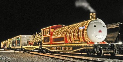 10 Polar Express Train Rides That Will Get You in the Holiday Spirit.  #Christmastrains, #polarexpress, #christmastravel Polar Express Book, Polar Express Train Ride, Christmas Classroom Treats, Polar Express Train, Find Santa, Holiday Train, Express Train, Adventure Design, Train Ride