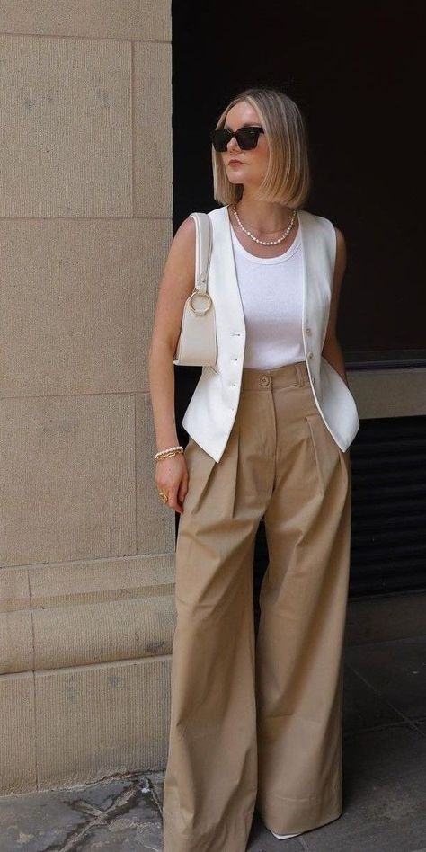 Business Woman Casual Outfits, Summer Outfit Professional, Summer Exam Outfit, Office Outfits Women Gen Z, Causal Office Outfits Women Summer, Design Conference Outfit, Manhattan Outfit Summer, Work Outfits No Heels, Classy Comfortable Outfits For Women