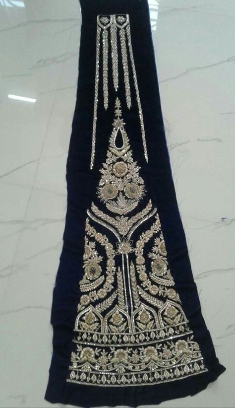 Bridal Lehenga Kali Design, Lehenga Embroidery Pattern, Lehenga Kali Designs Embroidery, Kali Khaka Design, Hand Embroidery Lehenga Designs, Kali Embroidery Design, Floral Machine Embroidery Designs, Zardosi Embroidery, Zardozi Embroidery