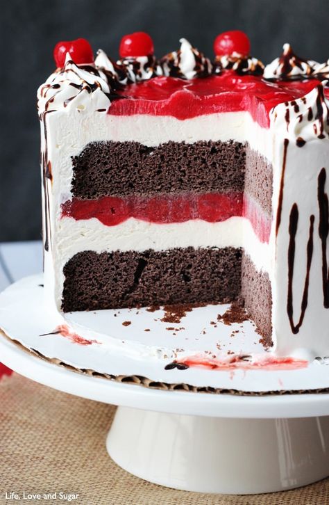 Black Forest Ice Cream Cake - Life Love and Sugar Black Forest Ice Cream, Layered Ice Cream Cake, Diy Ice Cream Cake, Hemgjord Glass, Ice Cream Cake Recipe, Diy Ice Cream, Ice Cream Treats, A Piece Of Cake, Cream Desserts