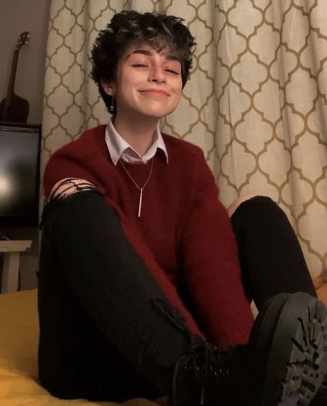 Nonbinary Face Claim, Masculine Haircut Ftm Curly, Nonbinary Faceclaims, Short Non Binary Haircuts, Gender Envy Nonbinary, Transboy Hair, Ftm Haircut, Enby Style, Masc Haircuts