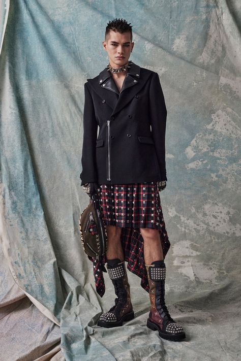 Punk Fashion Men, Punk Man, Punk Skirt, Goth Guys, Pre Fall 2023, Punk Looks, Moda Punk, Estilo Punk, Punk Outfits