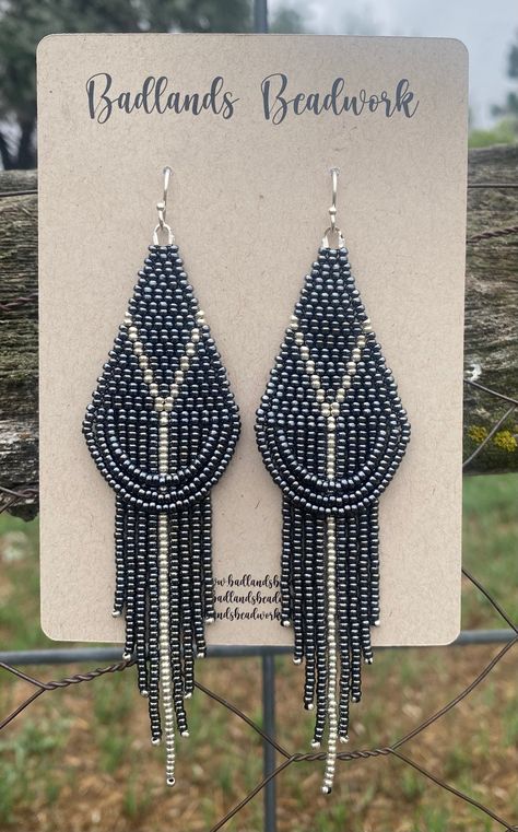 Western Beaded Earrings, Seed Bead Patterns Free Earrings, Seed Bead Earrings Patterns, Bead Weaving Patterns Free, Delica Beaded Earrings, Indigenous Beaded Earrings, Fringe Earrings Diy, Beading Earrings, Miyuki Beads Pattern