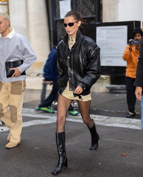 This season might be the one of @BellaHadid fashion comeback, as she just arrived in Paris and was spotted hanging in town yesterday. Stay tuned 😉 #voguefrance #bellahadid #pfw #parisfashionweek Bella Hadid Fall, Body Tea, Fashion Bella, Bella Hadid Outfits, Bella Hadid Style, Winter Fashion Outfits Casual, 2024 Style, Leather Outerwear, Hadid Style