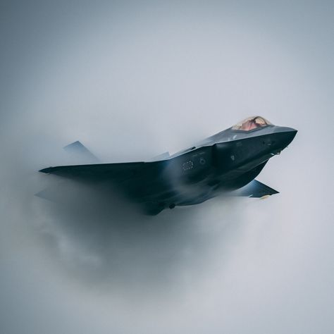 Fighter Planes Jets, Jet Fighter Pilot, F 35 Lightning Ii, F22 Raptor, Airplane Fighter, Lockheed Martin, International Market, Air Fighter, Military Jets