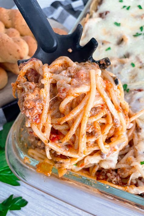 This amazing spaghetti recipe went viral on Tik Tok for a reason! It is simple to make and is super delicious! With only a few ingredients from your pantry, you will have a delicious spaghetti that you will want to make again and again! Tik Tok Spaghetti, Oven Pasta, Best Spaghetti Recipe, Tiktok Pasta, Delicious Spaghetti, Best Spaghetti, Easy Sheet Pan Dinners, Spaghetti Recipe, Baked Spaghetti