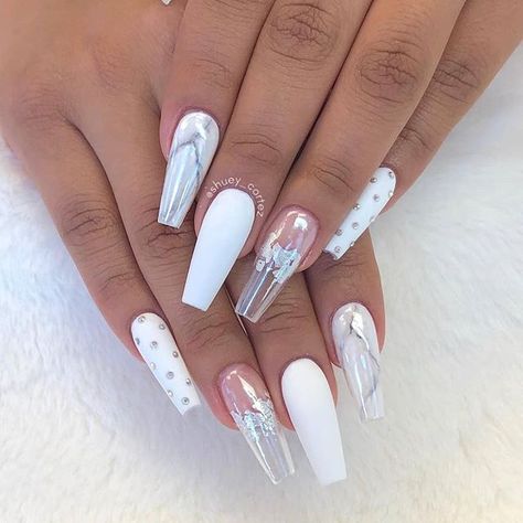 Nail Art Blanc, White Chrome Nails, Chrome Nail Polish, Emerald Nails, Natural Nail Art, Chrome Nail Art, Milky Nails, Chrome Nails Designs, Marble Nail Art