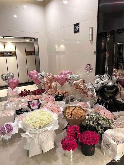 Luxury Birthday Gifts, Birthday Goals, Luxury Birthday, Boquette Flowers, Cute Couple Gifts, Love Friends, Nothing But Flowers, Luxury Lifestyle Dreams, Dream Gift