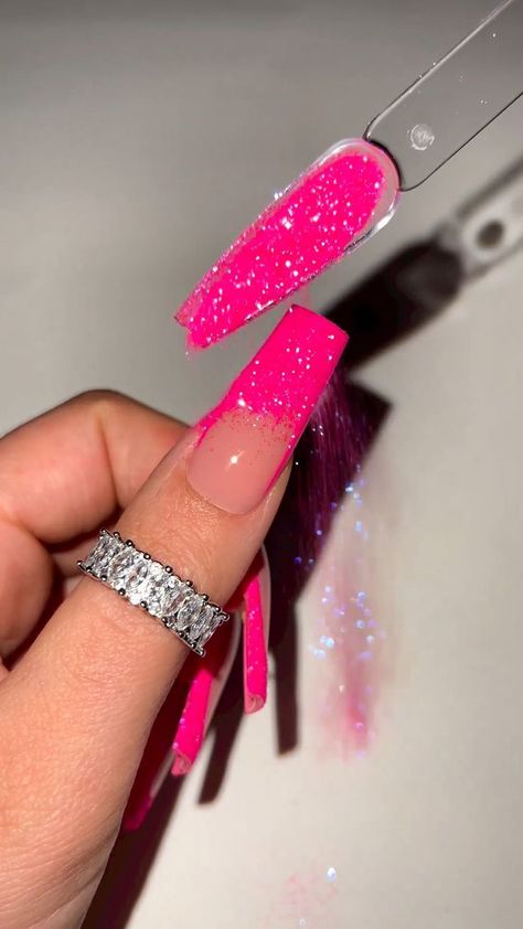 Nail Hot Pink, Hot Summer Nails, Nail Hot, Hot Pink Nail, Neon Pink Nails, Neon Acrylic Nails, Pink Glitter Nails, Long Lasting Nail Polish, Hot Pink Nails