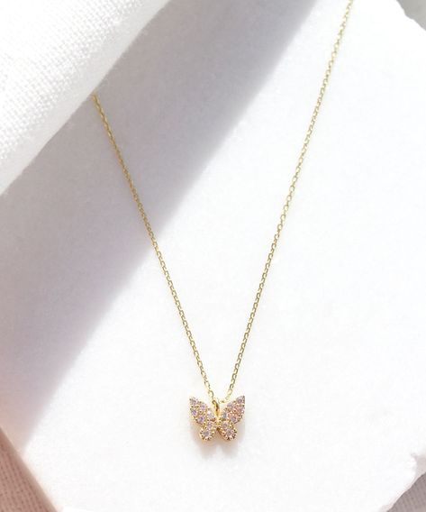 Dainty Butterfly Necklace, Butterfly Hanging, Gold Butterfly Necklace, Tiny Butterfly, Dainty Butterfly, Huggie Earrings Gold, Butterfly Necklace Gold, Lovers Necklace, Jewelry Accessories Ideas