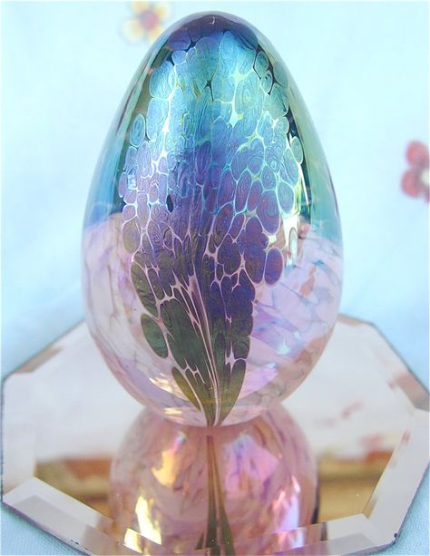 Egg Crystal Paperweight Glass Glass Eggs, Iridescent Art, Dragon Eggs, Celestial Crystal, Crystal Paperweight, Crystal Egg, Art Glass Paperweight, Dragon Egg, Crystal Figurines