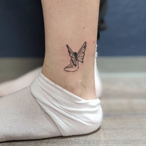 Fairy Butterfly Tattoo, Bristol Tattoo, Faerie Tattoo, Fairy Tattoo Designs, Bunny Tattoos, Bff Tattoos, Red Ink Tattoos, Cute Small Tattoos, Fairy Tattoo