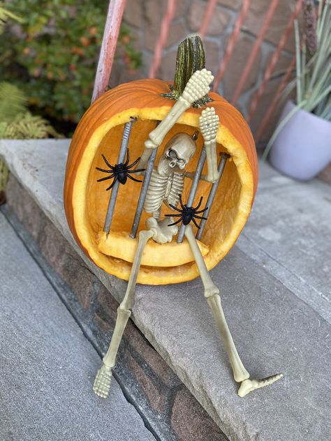 Bird Pumpkin, Easy Pumpkin Carving, Scary Pumpkin Carving, Pumpkin Carving Ideas, Pumpkin Carvings, Scary Pumpkin, Halloween Party Themes, Carving Ideas, Fall Inspo