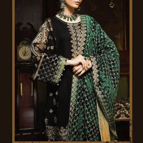 Green Combination Dresses, Green Combination, Chiffon Suit, Combination Dresses, Shadi Dresses, Velvet Dress Designs, Pakistani Couture, Embroidered Chiffon, Maria B