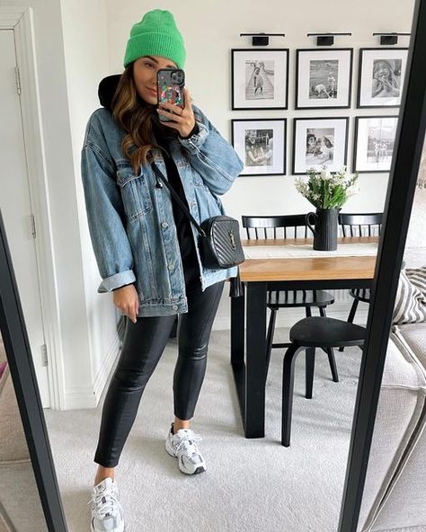 Oversized Jean Jacket Outfit, Jean Jacket Outfit, Trainers Outfit, Oversized Jean Jacket, Leggings Outfit, Jacket Outfit, Brunch Outfit, Basic Outfits, Mom Outfits