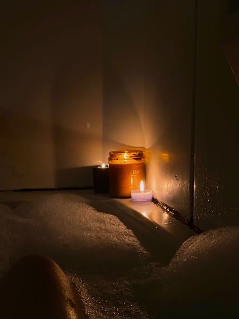 Bath Tub Aesthetic, Candle Light Bath, Aesthetic Bath, Cozy Bath, Nighttime Skincare Routine, Bath Aesthetic, Candle Night, Night Time Skin Care Routine, Nighttime Skincare