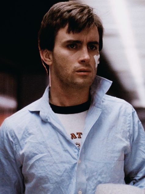 Jeffrey Combs From Beyond, Jeffrey Combs 80s, From Beyond 1986, Crawford Tillinghast, 80s Horror Aesthetic, Grape Emoji, Jeffery Combs, Brad Pitt Long Hair, Johnny Depp Hairstyle