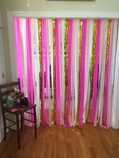 Pink, white and gold streamers used for photo booth backdrop at a bachelorette party. Pink Bachelorette Party Decorations, Birthday Party Pink And Gold, Pink Streamers, Bachelorette Backdrop, Photo Booth Birthday Party, Gold Streamers, Diy Kids Party Decorations, Outdoor Birthday Party Decorations, Avengers Birthday Party Decorations