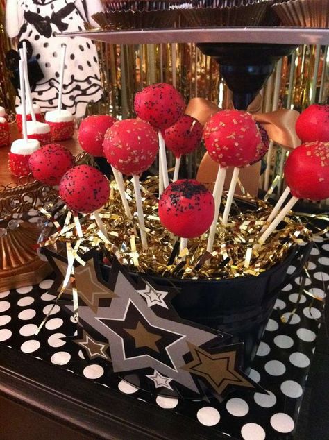 Starbucks Cupcake, Oscar Theme, Cupcake Pops, Hollywood Sweet 16, Oscar Trophy, Oscars Theme Party, Oscars Party Ideas, Red Carpet Theme, Oscar Academy Awards