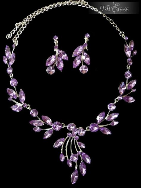 Purple jewelry Jewel Nails, Rhinestone Wedding Jewelry, Violet Necklace, Wedding Jewellery Designs, Inexpensive Jewelry, Rhinestone Jewelry Set, Nails Purple, Bridal Jewelry Vintage, Bridal Fashion Jewelry