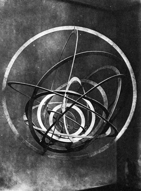 Aleksandr Rodchenko - Hanging Construction, 1920 Varvara Stepanova, Aleksandr Rodchenko, Alexander Rodchenko, Russian Constructivism, Russian Design, Russian Avant Garde, Alberto Giacometti, Kinetic Sculpture, Russian Artists