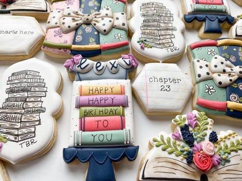 Reading Cookies Decorated, Decorated Book Cookies, Bookstore Birthday Party, Book Sugar Cookies Decorated, Book Club Cookies Decorated, Book Club Cookies, Book Cookies Decorated, Book Sugar Cookies, Memorial Cookies