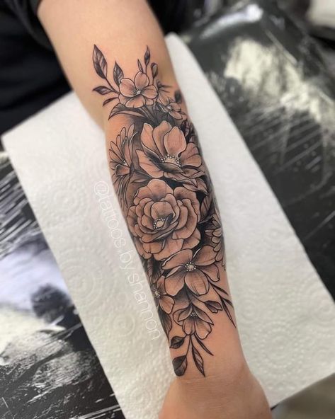 Gothic Tattoos, Artsy Tattoos, Arm Sleeve Tattoos For Women, Half Sleeve Tattoos Drawings, Back Piece Tattoo, Henna Tattoo Designs Hand, Beautiful Flower Tattoos, Tattoos For Women Half Sleeve, Flower Tattoo Shoulder