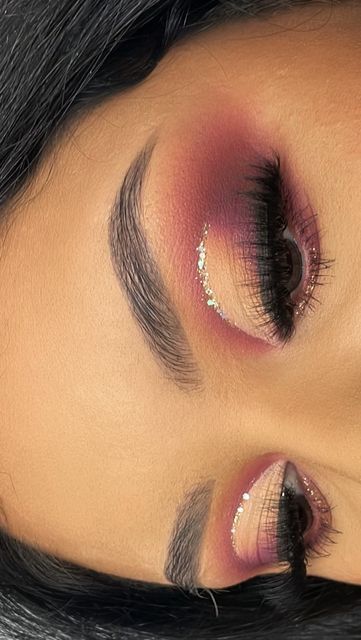 Mauve Eyeshadow Looks, Makeup Café, Pink Eye Look, It Mascara, Makeup Rosa, Makeup Social, Mauve Eyeshadow, Brow Freeze, Purple Eye Makeup