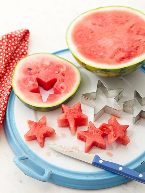 Watermelon stars: Use a 2- to 3-inch star-shape cookie cutter to make stars from watermelon slices, then serve stars by themselves, on a platter with fruit and cheese, or in a dessert. Platter Ideas Party, Fruit Platter Ideas, Watermelon Centerpiece, Watermelon Hacks, Fruit Platter Ideas Party, Star Shaped Cookies, Platter Ideas, Patriotic Desserts, Party Spread