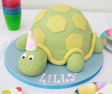 Pastel decorado con #fondant para una fiesta fondant turtle cake Tortoise Cake Birthdays, Tortoise Birthday Cake, Tortoise Cake, Sphere Cake, Turtle Birthday Cake, Leopard Cake, Turtle Cake, Ballerina Cakes, 21st Birthday Cakes