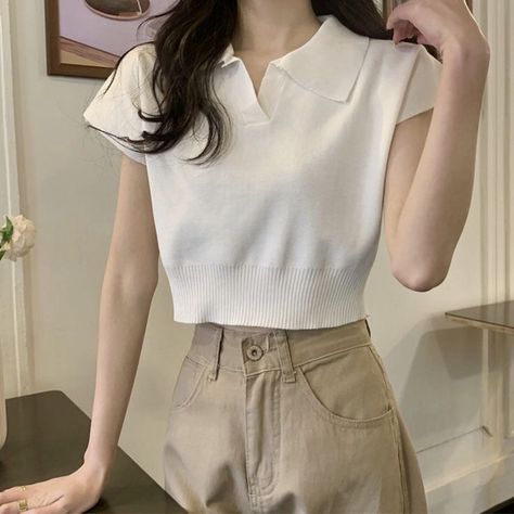 Crop Polo Outfit, Polo Crop Top Outfit, Cropped Tshirts, Polo Crop Top, Tshirts Women, Polo Shirt Outfits, Outfit Korean Style, Polo Outfit, Solid Color Outfits