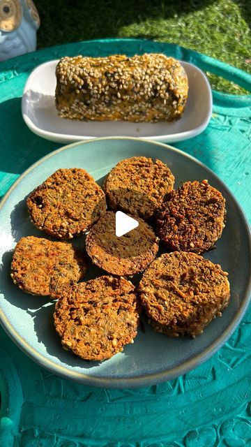 Kothimbir Vadi, Turmeric Powder, Reels Instagram, Rice Flour, Sesame Seeds, Flour, Seeds, Rice, Bowl