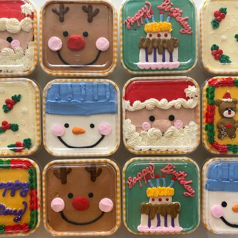 Lunch Box Cake, Mini Christmas Cakes, Cake Designs For Boy, Kue Macaroon, Box Cakes, Things For Home, Cube Cake, Mini Cake Pans, Cookie Decorating Party