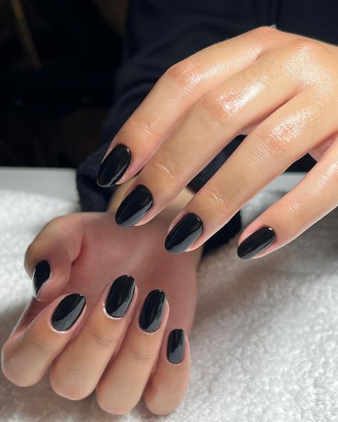 Short Almond Black French Tip, Short Oval Black Nails, Oval Black Nails, Short Pointy Nails Almond, Black Oval Nails, Short Stick On Nails, Black Fake Nails, Glue On Nails Short, Nails Short Oval